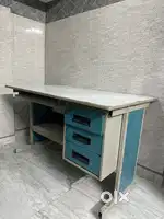 Computer table