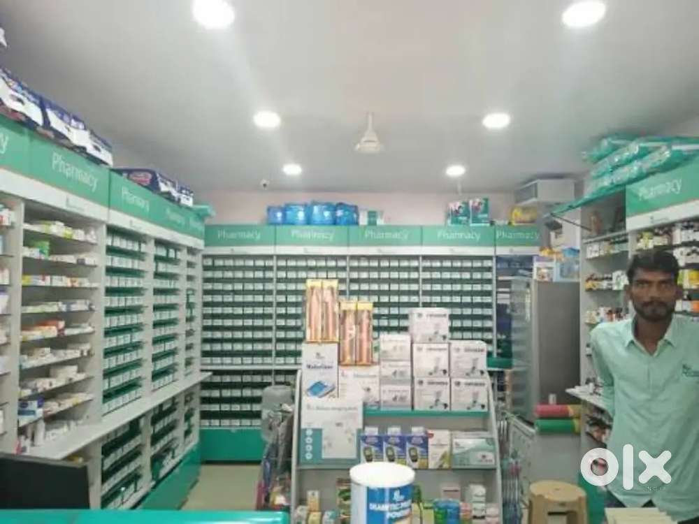 ( HR- RITIKA SINGH) फार्मेसी स्टोर में लड़का और लड़की की लखनऊ शहर