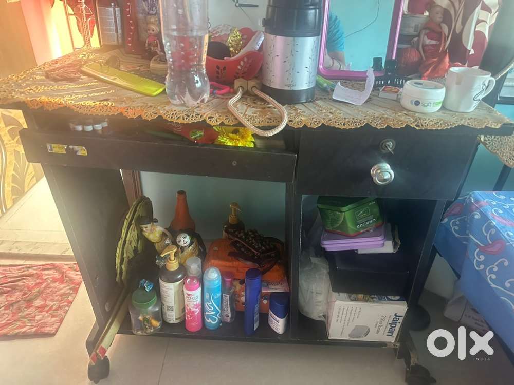 Computer table for sale