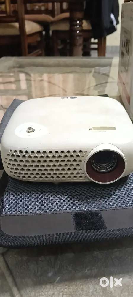 I want to sell my lg pw 600g and projector screen 6/8 feet