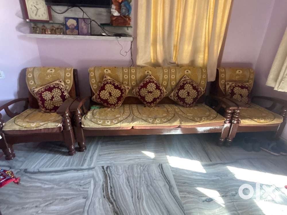 SAAGWAN WOOD SOFA SET