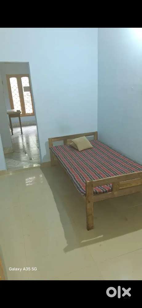 Single room available for rent at chandmari area near AEI.
