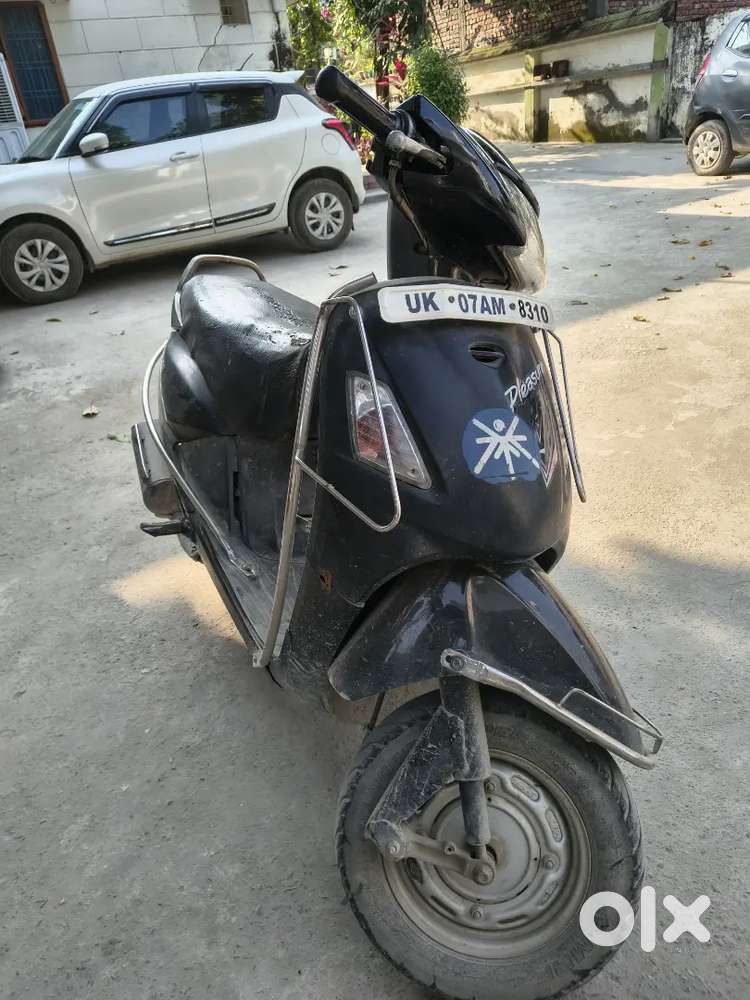 2013 model pleasure scooty good condition intrested people contact