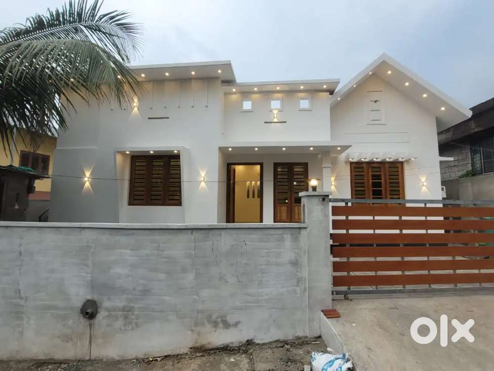 A SUPERB NEW 3BED ROOM 800SQ FT HOUSE IN MANNUTHY,THRISSUR