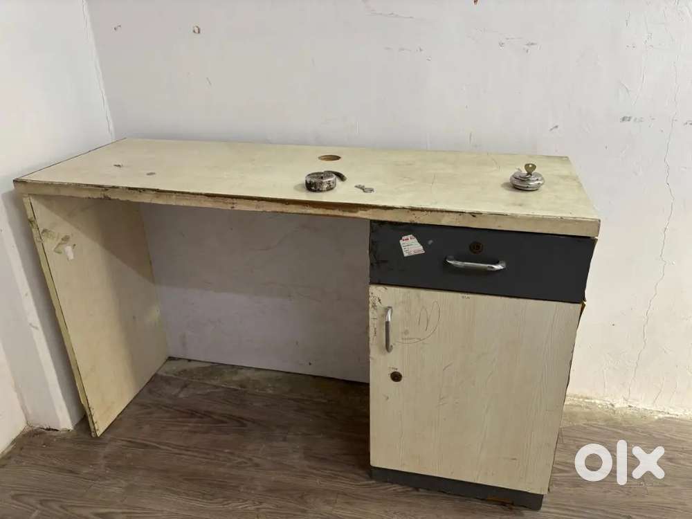 Open computer table with drawers