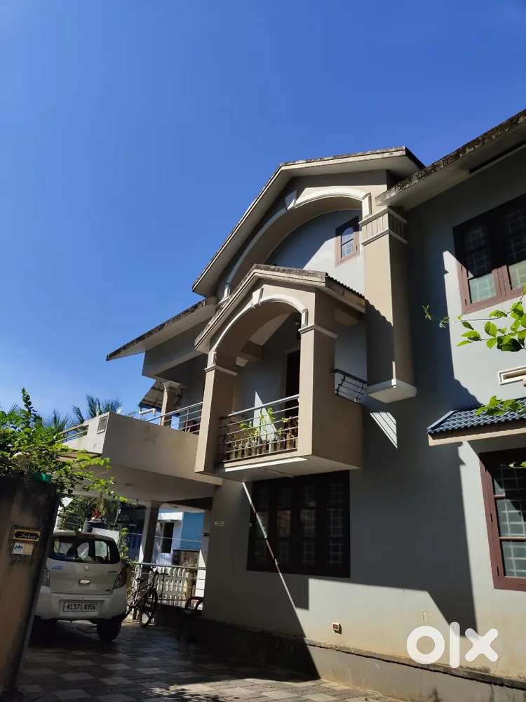 Upstairs for rent near starcare hospital & kalyan silks