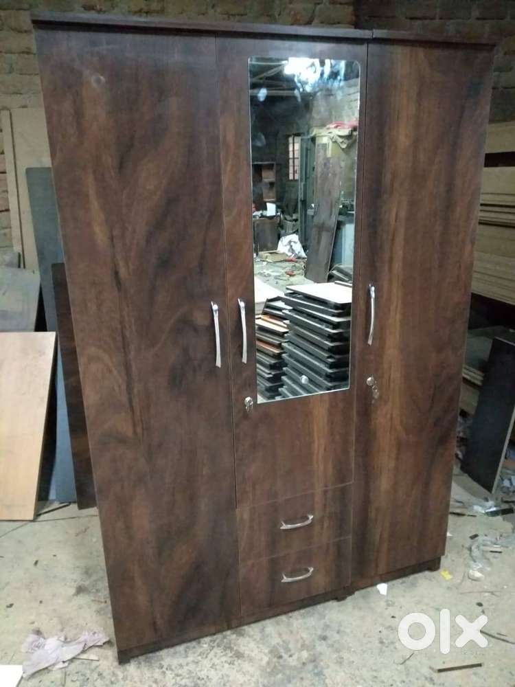 STYLISH 3 DOOR WOODEN WARDROBE IN JUNGLE WOOD FOR SELL