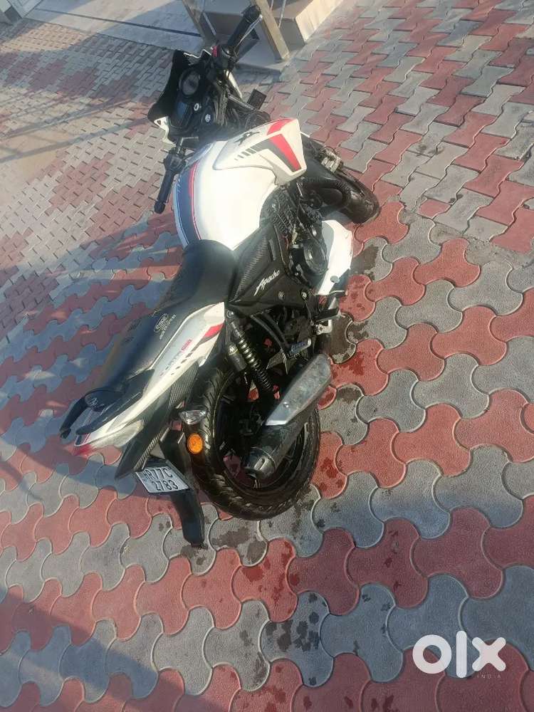Tvs apach RTR 160 cc sealed engine