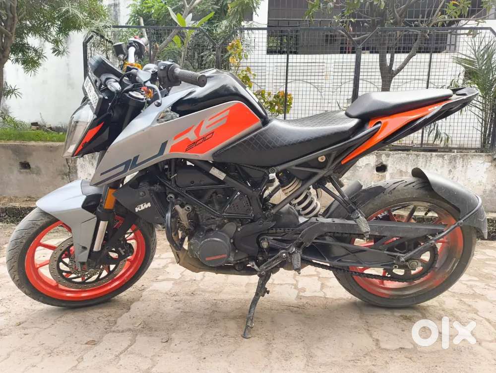 Mujhe ab dusri bike leni haiis liye bech raha hu