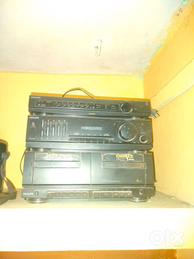 Philips music system with 2 woofers