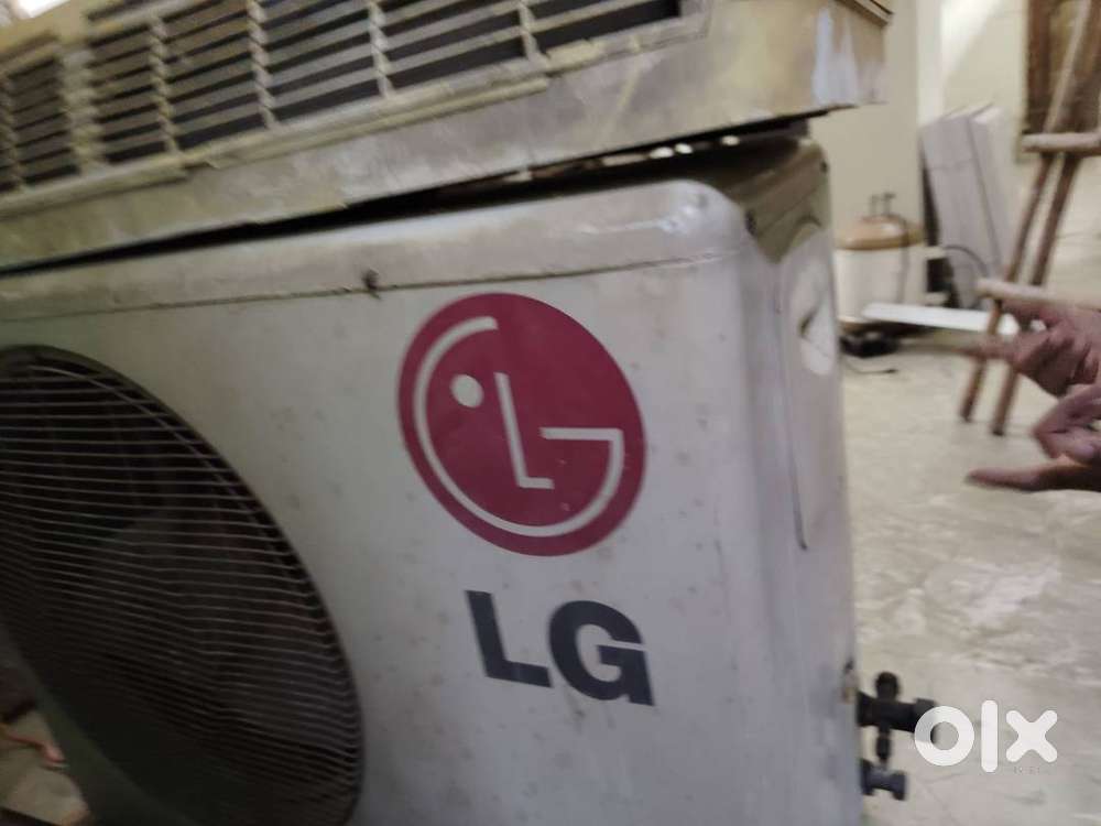 AIRCONDITIONER FOR SALE IN GREATER KAILASH-1