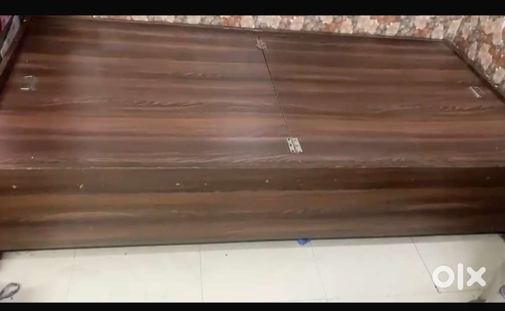 Wooden Diwan Bed for Sale – Excellent Condition