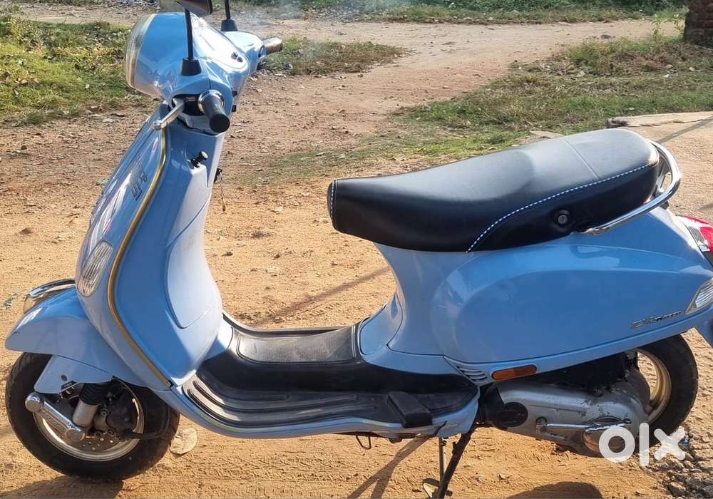 Vespa 125 scooty