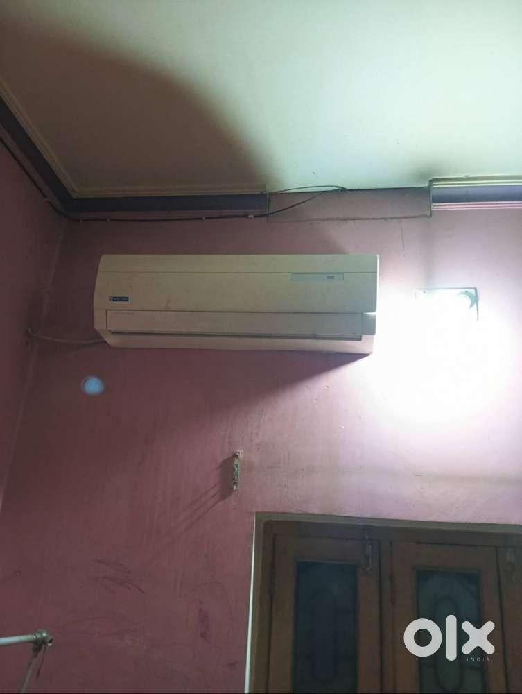 Bluestar 5 star 1.5 ton ac with well condition.. just fuild gas.