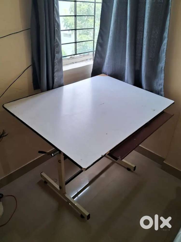 Architecture drafting table