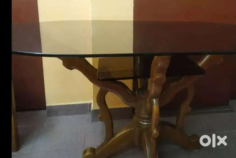 Sagwan dining table 6 seater glass top oval shape