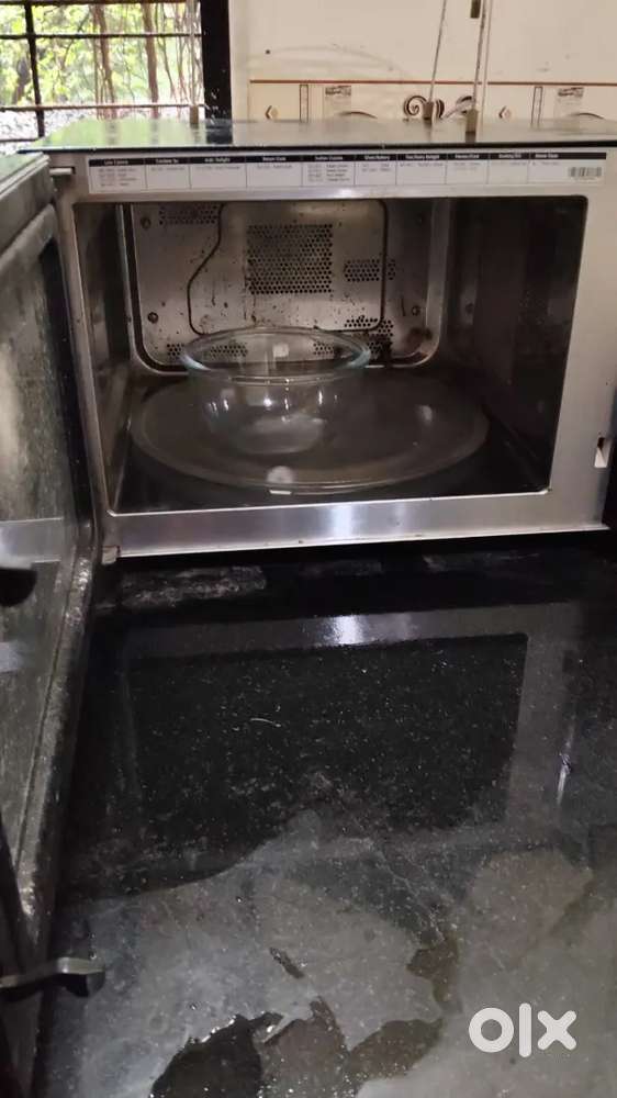 LG OVEN  IN GOOD CONDITION