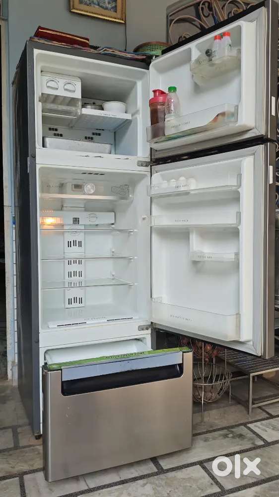 Whirlpool 300 liter tripple door fridge