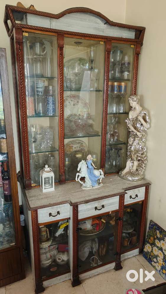 Crockery cabinet