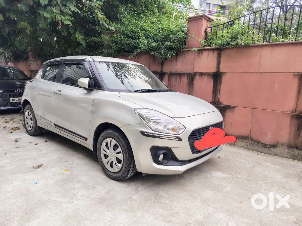 Maruti Suzuki Swift AMT Silver Colour