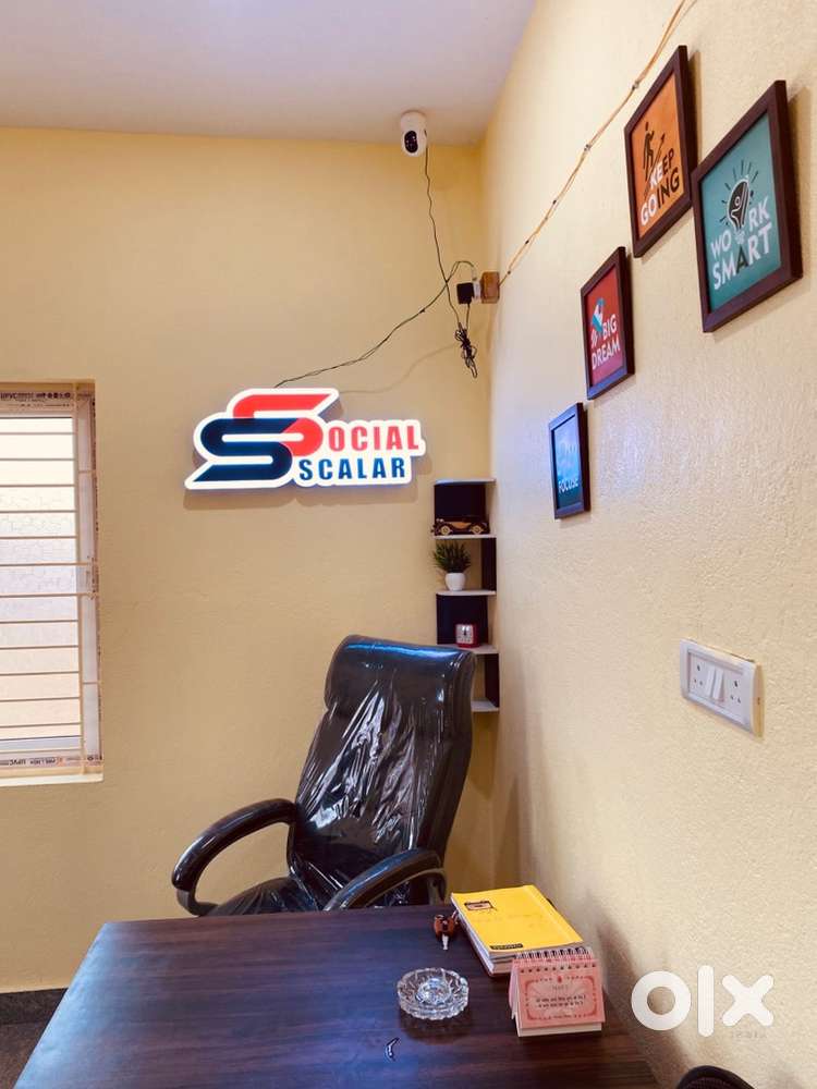 Shared furnished office 2000/-person