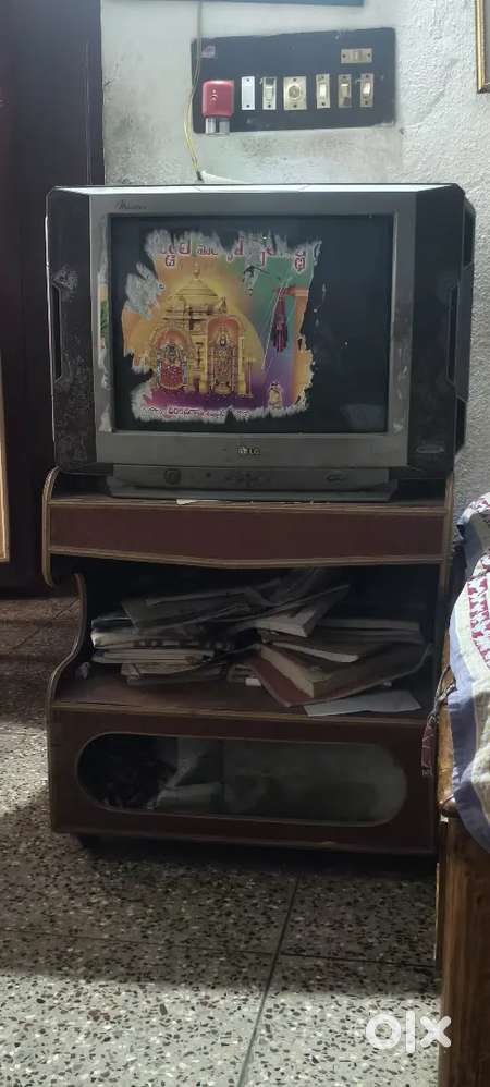 Tv  32 inches lg
