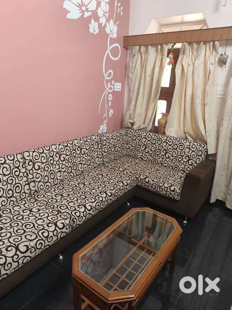 Sofa set with centre table