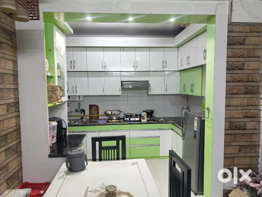 1 room vacant in 2 bhk flat ( need immediately)