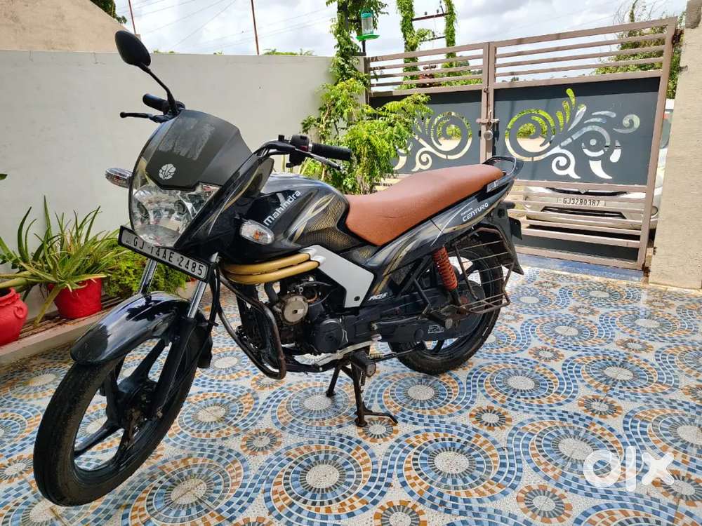 गाडी  पेट्रोल&CNG से भी चलती है गाडी का दोनों टायर नया है