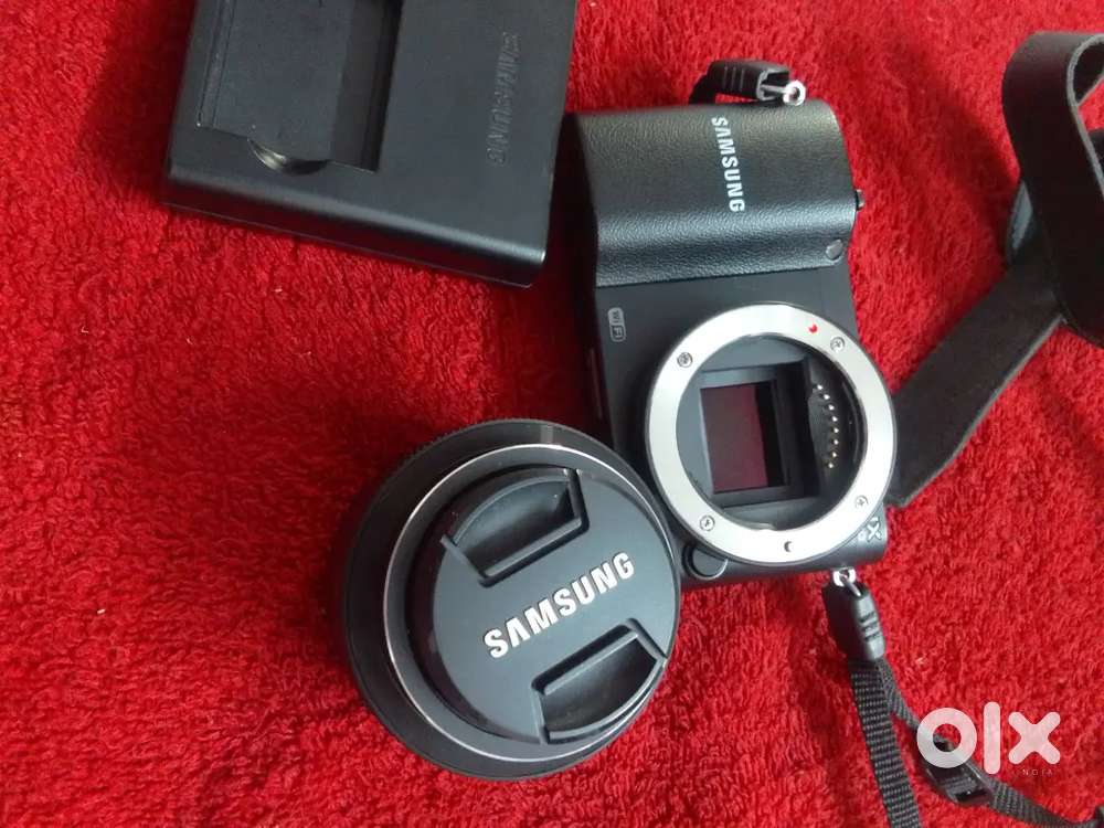 Samsung NX 1000 mirrorless digital camera