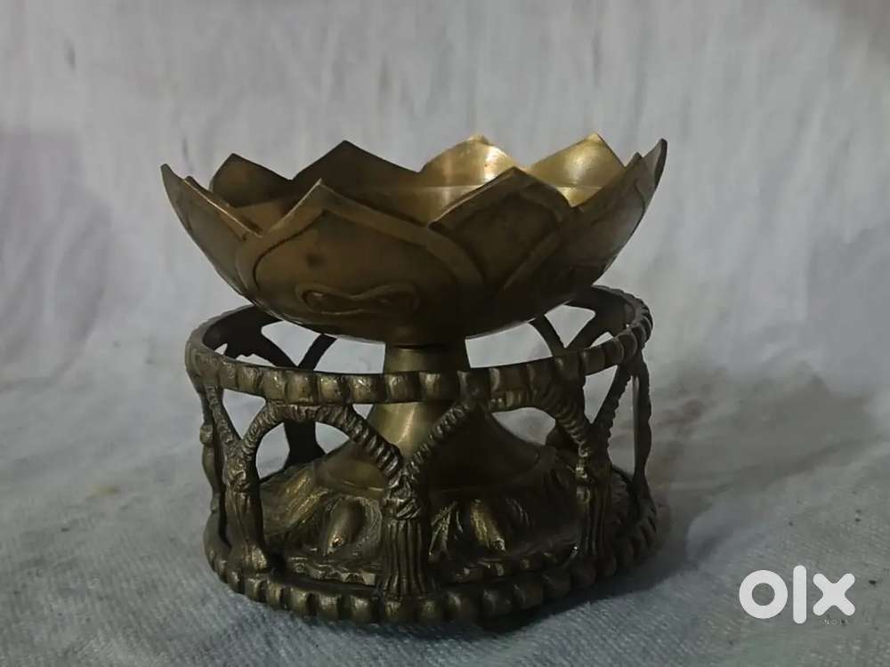 Antique pure brass solid heavy center table 13/12 cm.