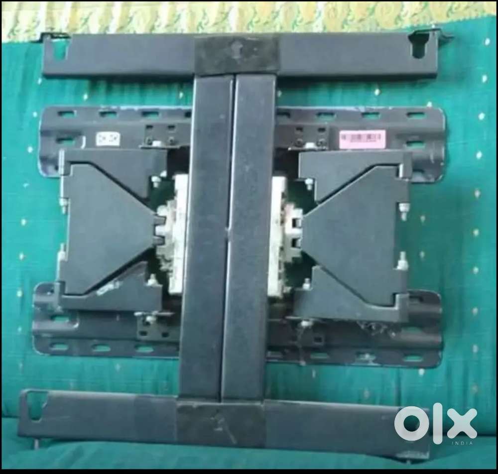 TV 42 plus wall mount foldable