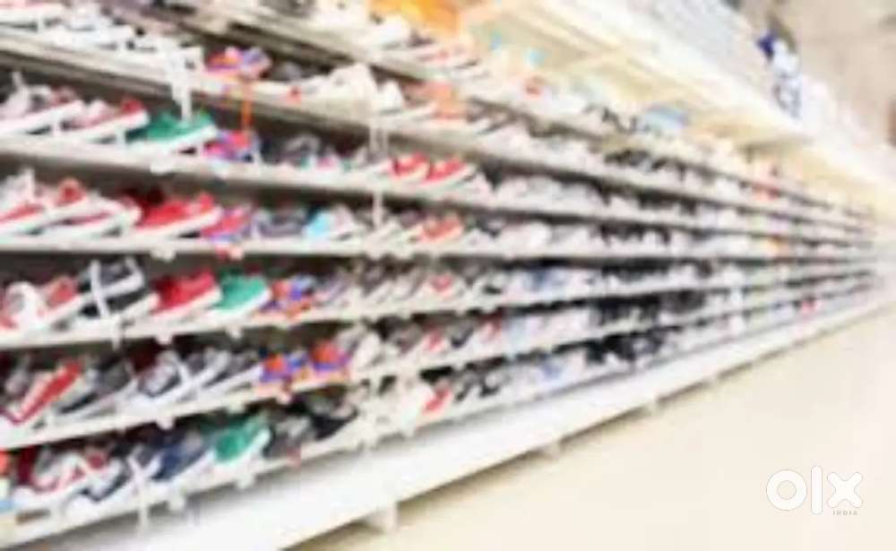 Wanted m/ f packing staffs / counter staffs with food / stay