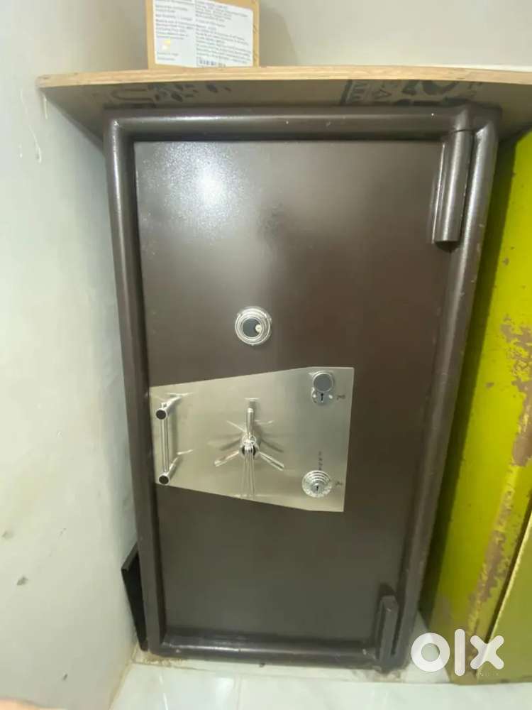 Safe locker