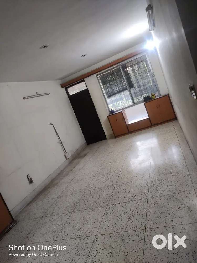 2bhk falt for rent in silver State govindpuri