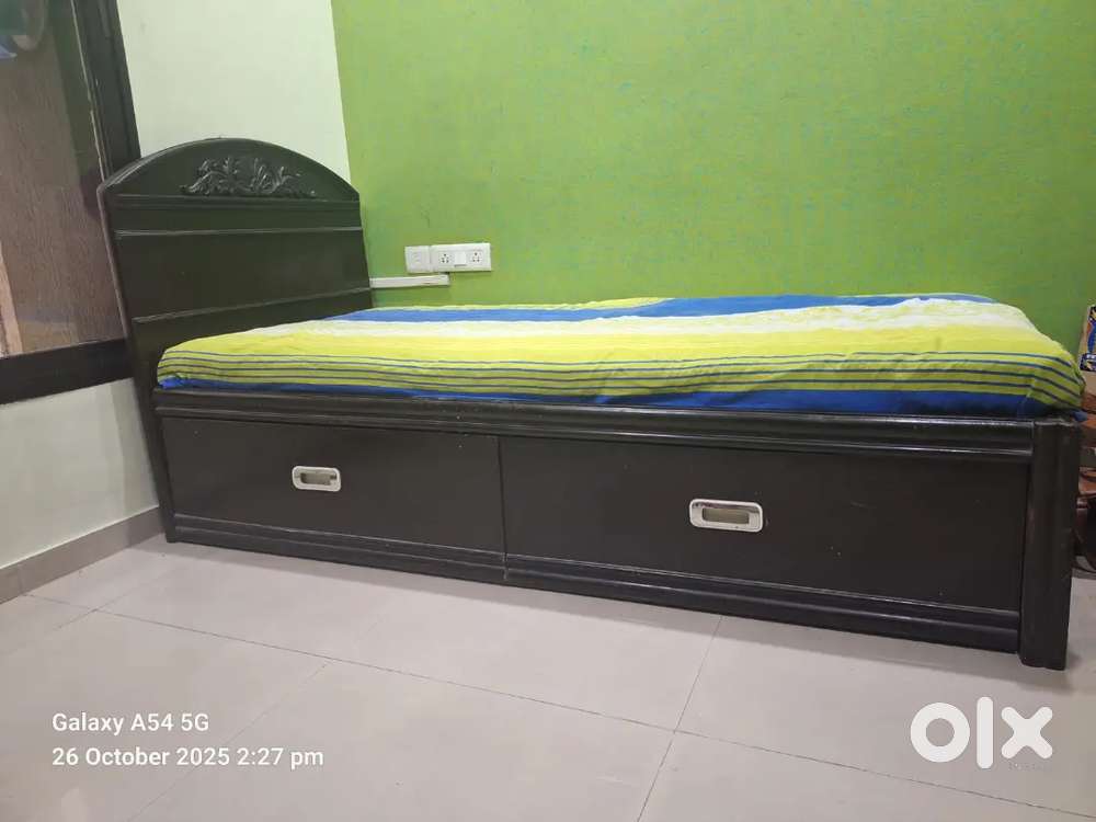 Single wooden bed with 2 big drawer