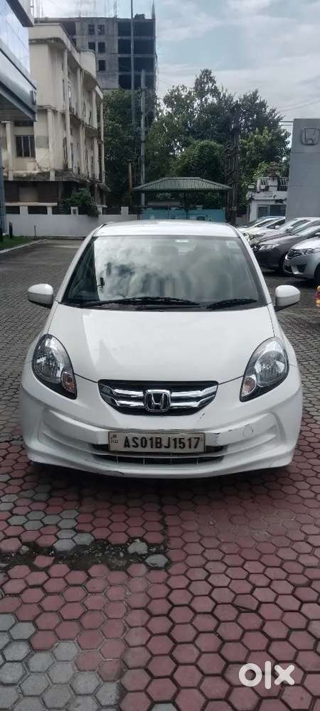 Ist owner less driven honda amaze with service record excellent engine