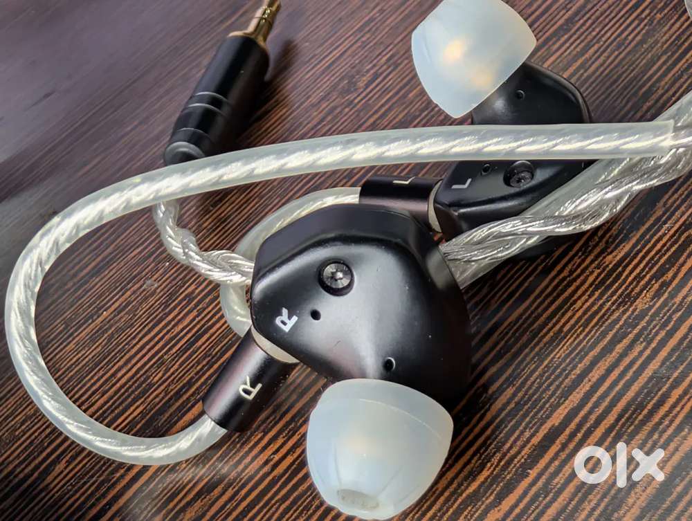 High quality earphones IEMS premium build silver coated cable