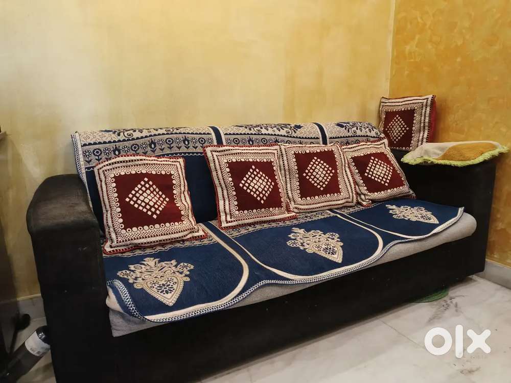 Sofa 3 Seater + Dining table at 4000