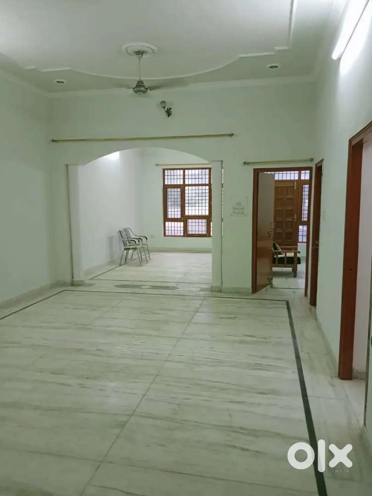 3bhk semi furnish ground floor available office/residence near haniman