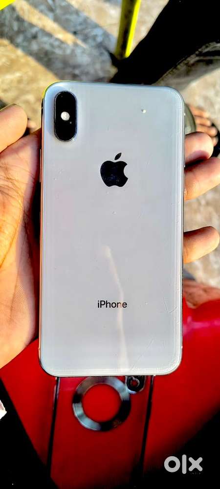 1 phone xs 4 64.   Bil box and original chargers