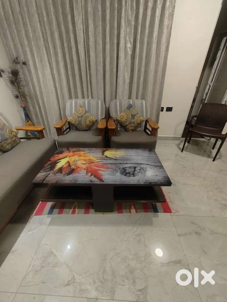 SOFA WTH CENTER TABLE