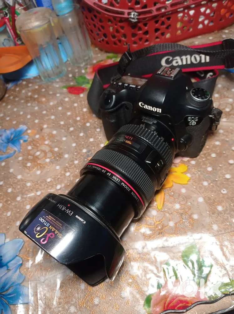 6D canon full frame body with lens 24/105 USM lens battery charger
