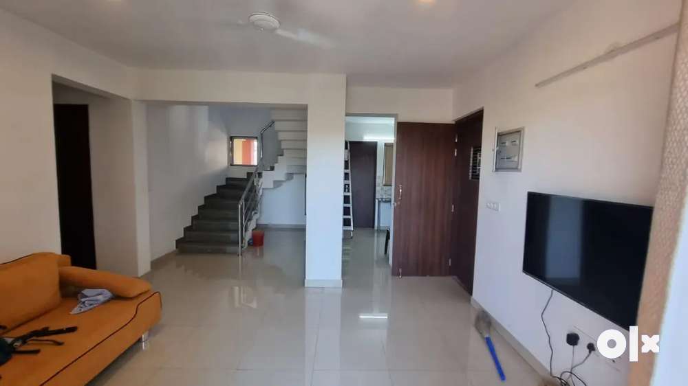 3BHK DUPLEX FURNISHED PENTHOUSE WITH PVT TERRACE