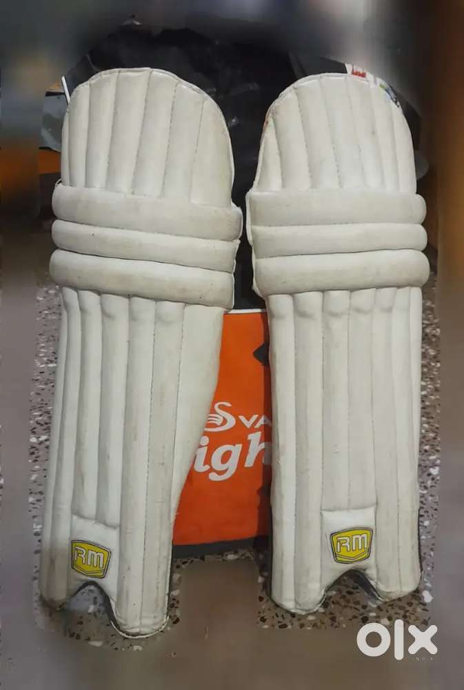 Complete cricket kit in very very good condition, only 1 month used.