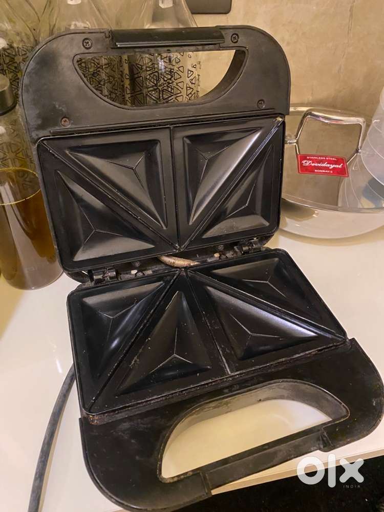 Usha 3772 750 -Watt 2-Slice Sandwich Toaster (Stainless Steel/Black)