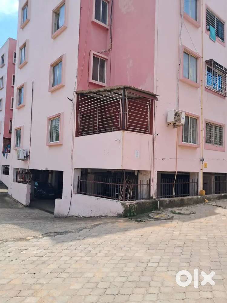 Ready made flat in good condition available for immediate sale.