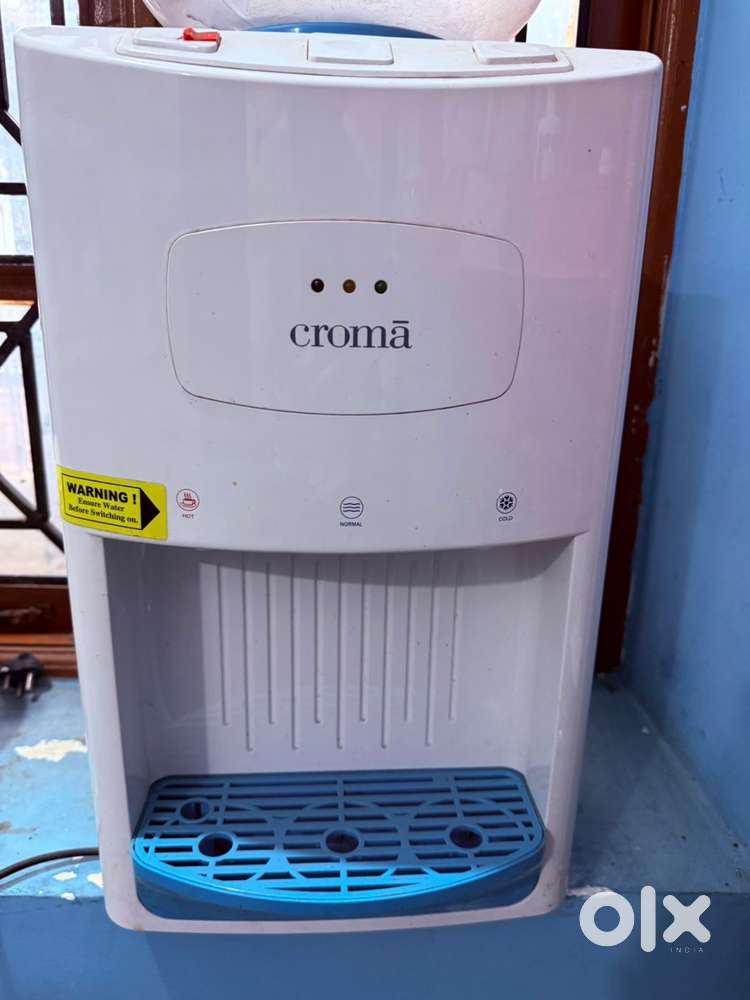 Croma hot, cold and normal water dispenser. Almost new, sparingly used