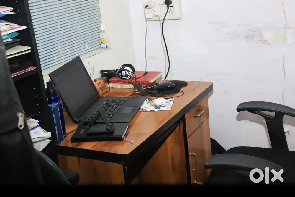 Stylish and sturdy office/computer/study table for sale!!