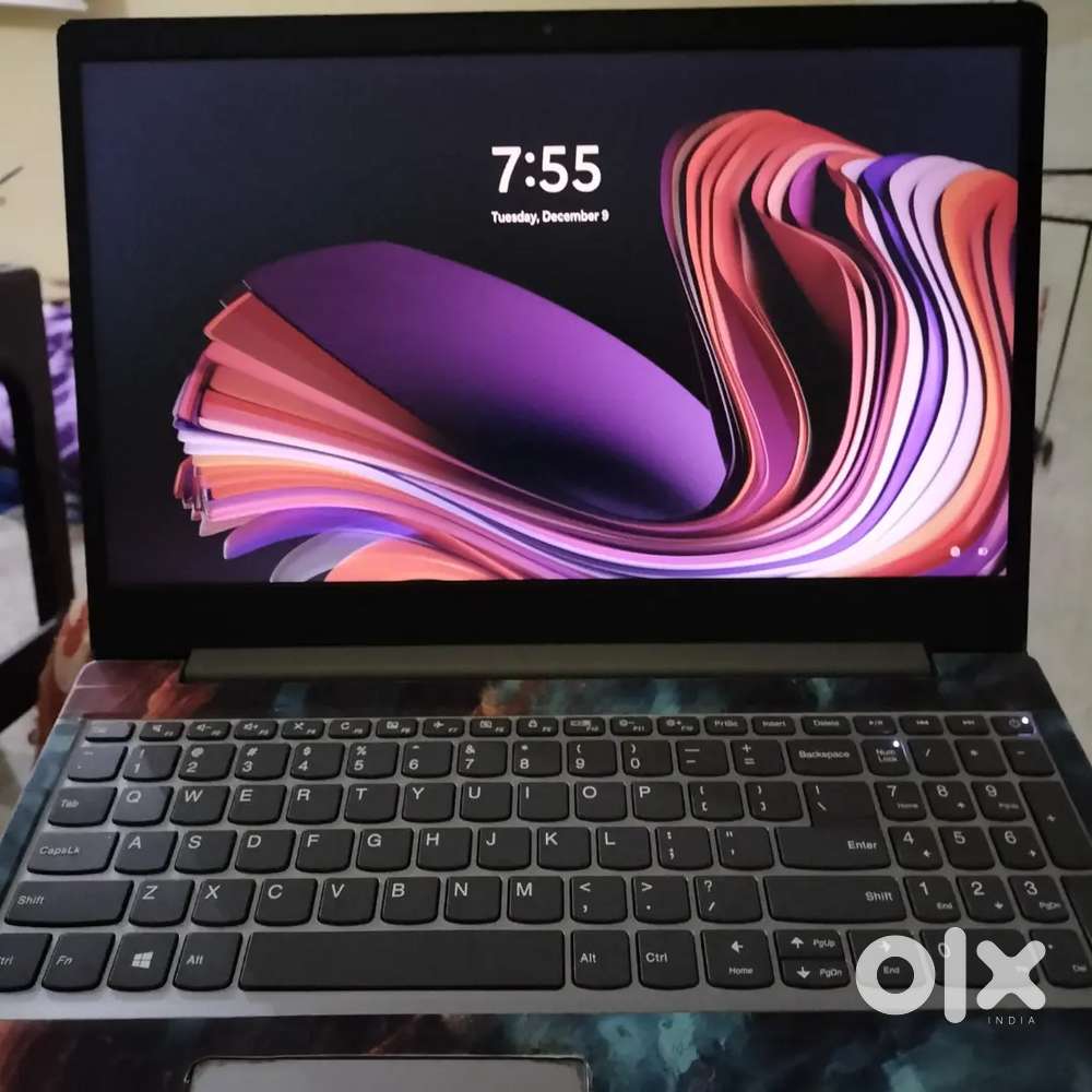 Lenovo  AMD Ryzen 5 5500U 15.6 HD